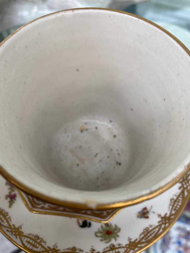 THREE CONTINENTAL PORCELAIN GILT AND PAINTED TEA CUPS, IN THE MEISSEN TASTE, LATE 19TH CENTURY - Image 9 of 10