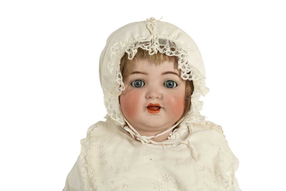 DOLLS: A SIMON AND HALBIG BISQUE HEADED DOLL, EARLY 20TH CENTURY - Image 2 of 6