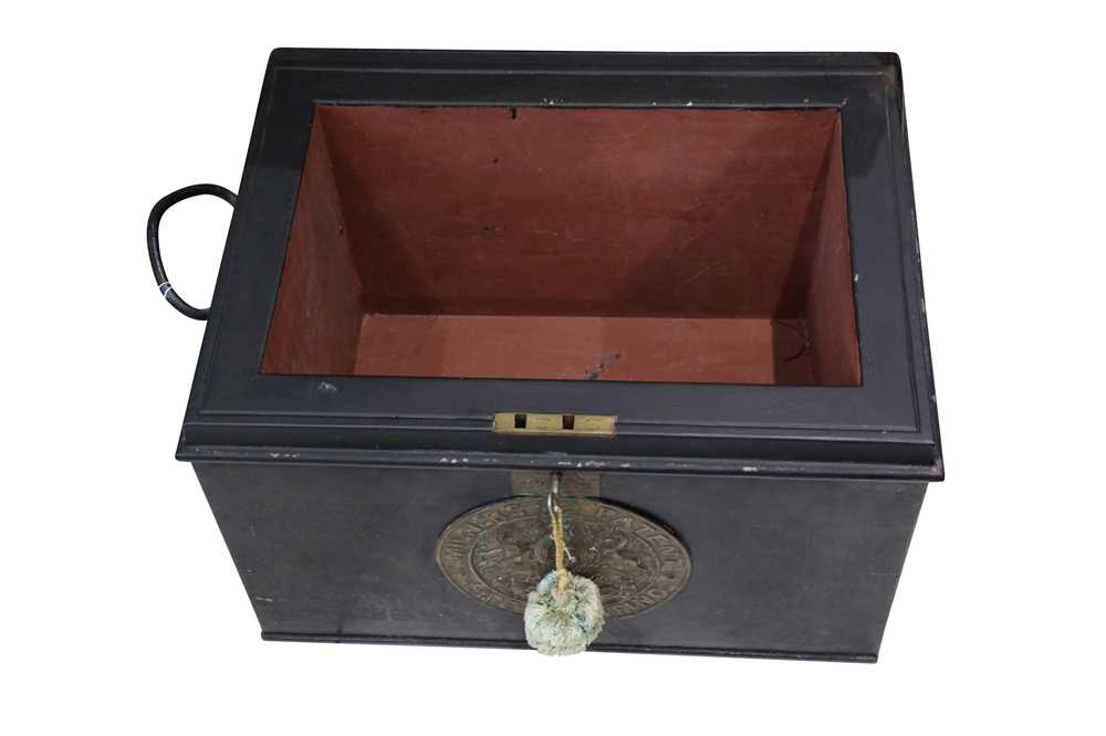 A MILNERS 212 PATENT FIRE RESISTING SAFE BOX- KEY WITH STAFF - Image 4 of 6