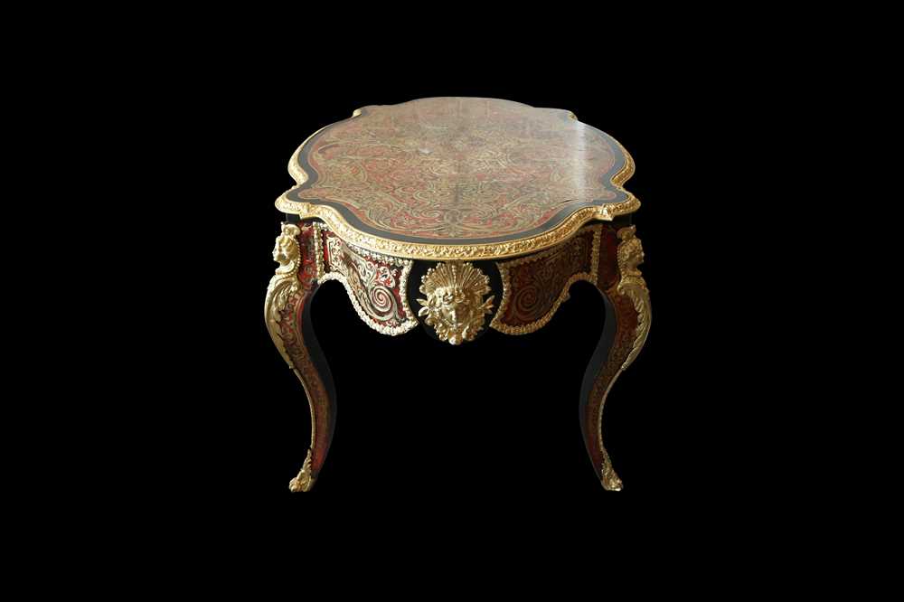 A FINE 19TH CENTURY FRENCH CUT BRASS AND TORTOISESHELL INLAID BOULLE STYLE TABLE - Image 6 of 11