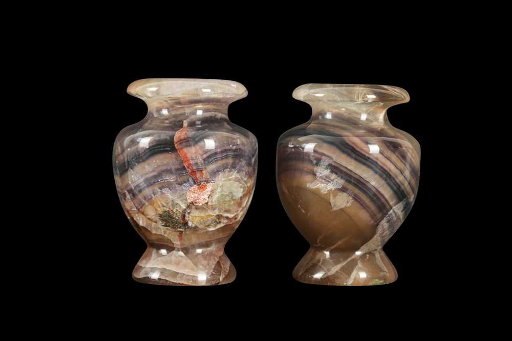 A PAIR OF BANDED AGATE VASES - Image 3 of 6