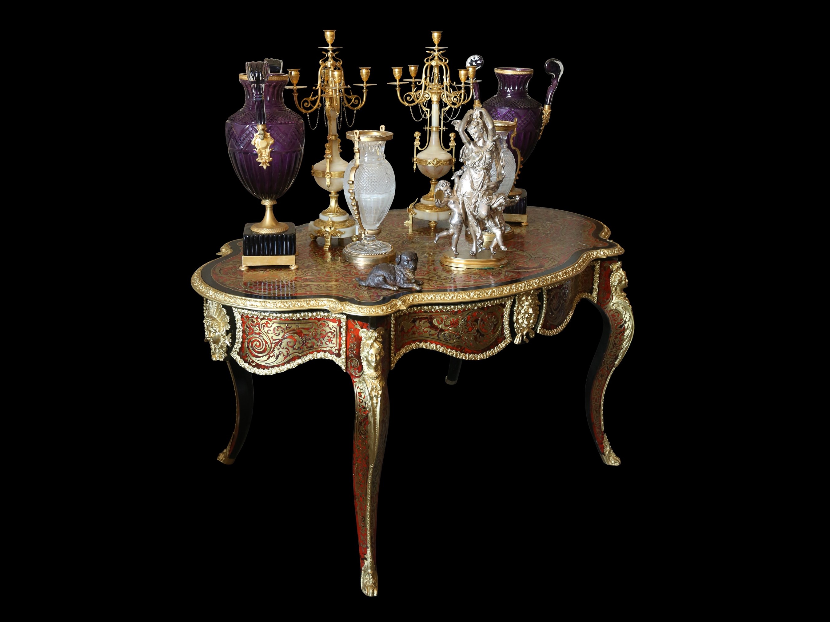 A FINE 19TH CENTURY FRENCH CUT BRASS AND TORTOISESHELL INLAID BOULLE STYLE TABLE