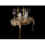 A FINE 19TH CENTURY FRENCH CUT BRASS AND TORTOISESHELL INLAID BOULLE STYLE TABLE