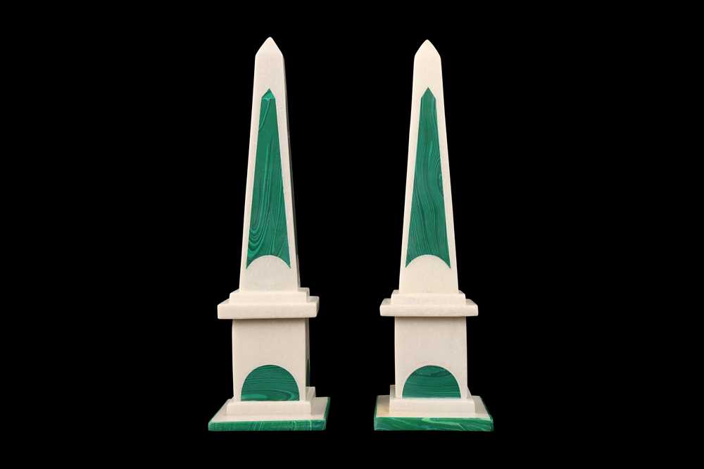 A PAIR OF WHITE MARBLE AND MALACHITE OBELISKS - Image 3 of 7