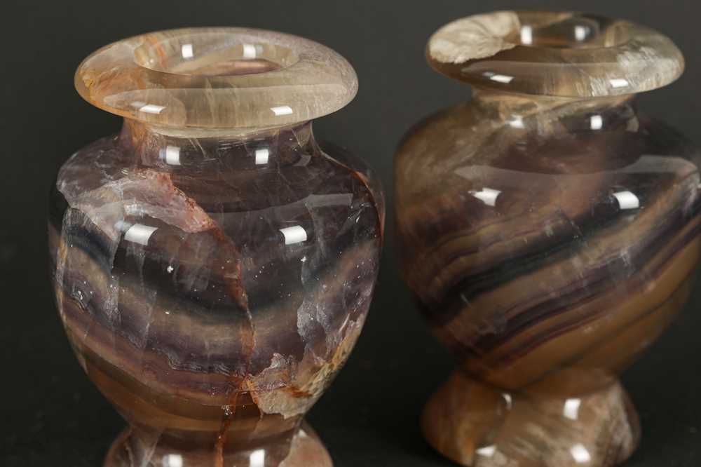 A PAIR OF BANDED AGATE VASES - Image 6 of 6