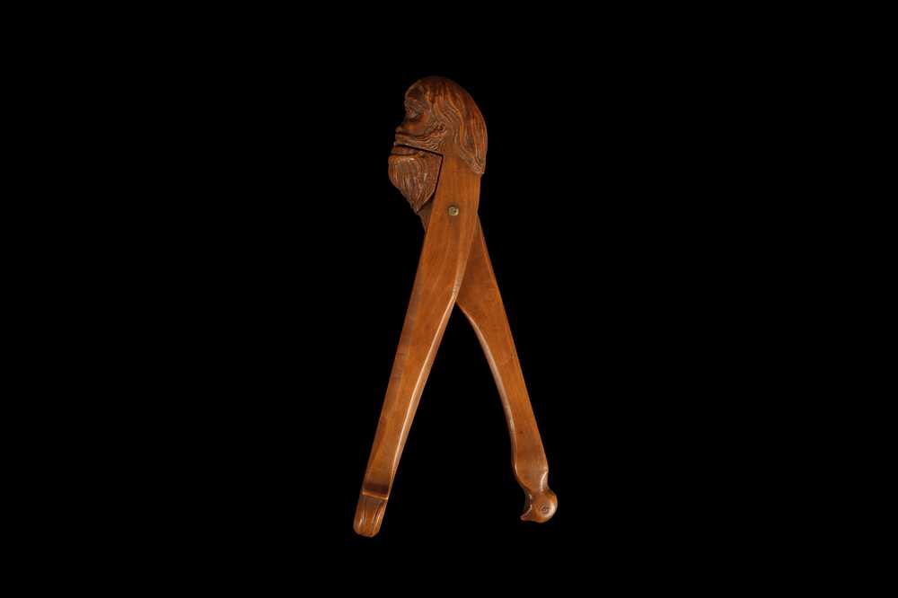 AN 18TH CENTURY FRENCH FRUITWOOD NUTCRACKER IN THE FORM OF A WILDMAN - Image 7 of 7