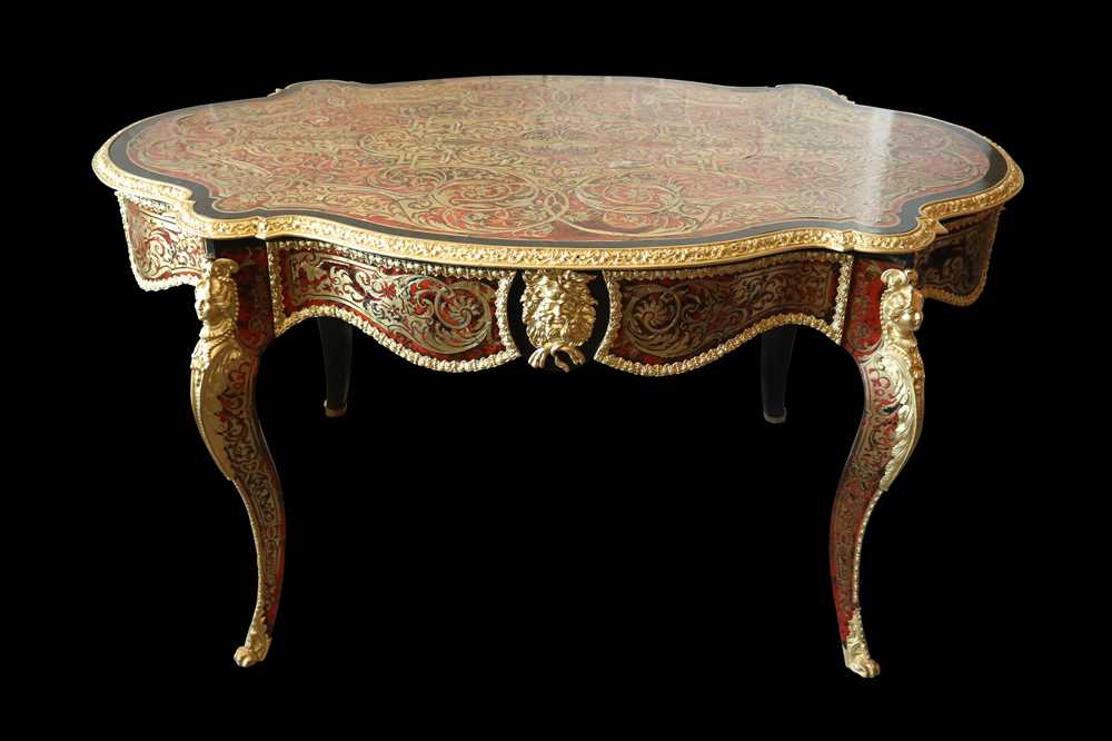 A FINE 19TH CENTURY FRENCH CUT BRASS AND TORTOISESHELL INLAID BOULLE STYLE TABLE - Image 3 of 11