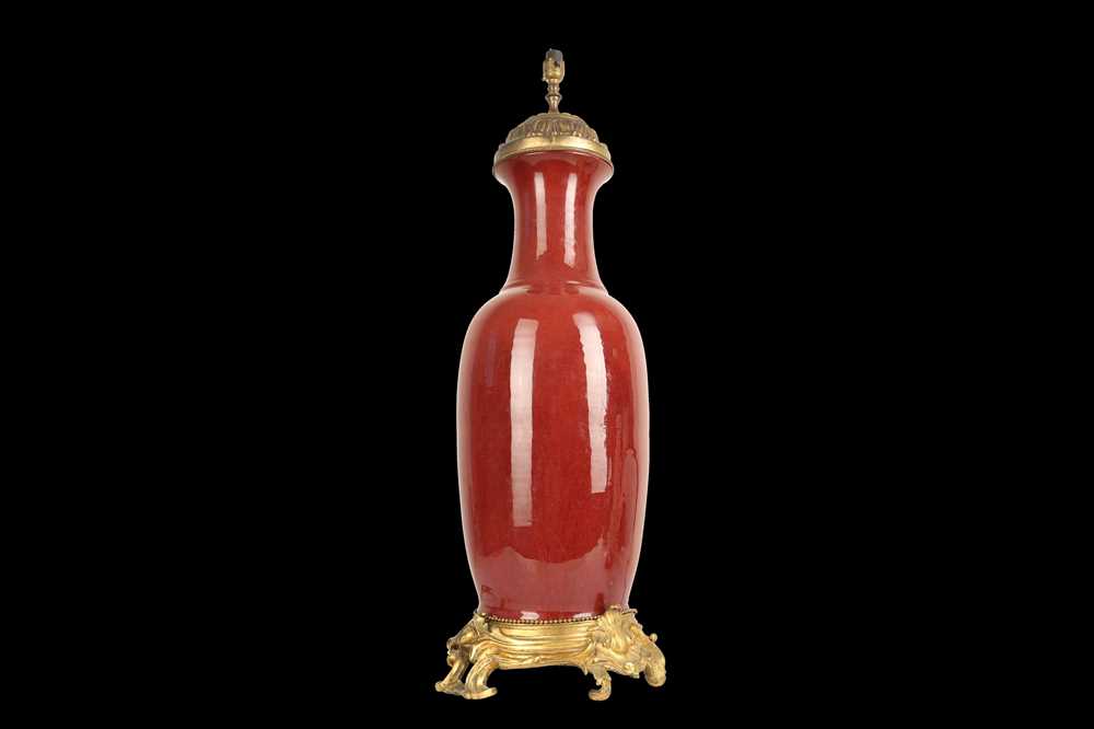 A LARGE LATE 19TH CENTURY FRENCH SANG DE BOEUF CHINESE PORCELAIN AND GILT BRONZE MOUNTED VASE LAMP - Image 4 of 5