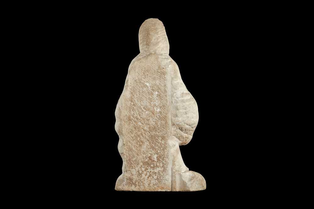 A 17TH CENTURY MARBLE FIGURE OF THE MADONNA, PROBABLY FROM SOUTHERN FRANCE OR SPAIN - Image 3 of 5