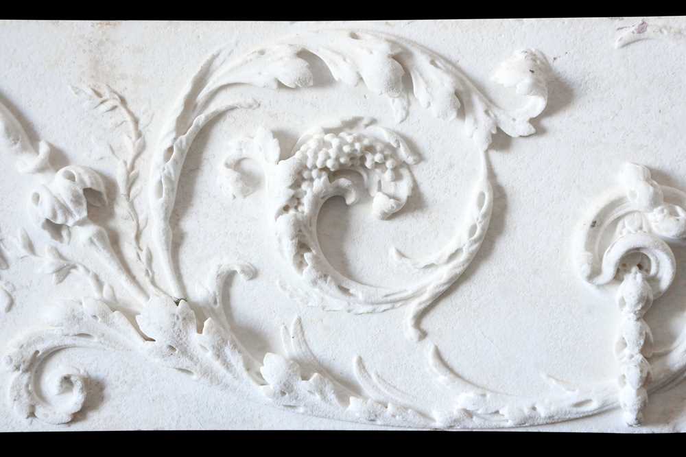 A LARGE ADAM STYLE ENGLISH MARBLE RELIEF, PROBABLY 18TH CENTURY - Image 3 of 3