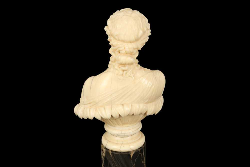 A 19TH CENTURY DIEPPE IVORY BUST OF CLYTIE, AFTER THE ANTIQUE - Image 5 of 5