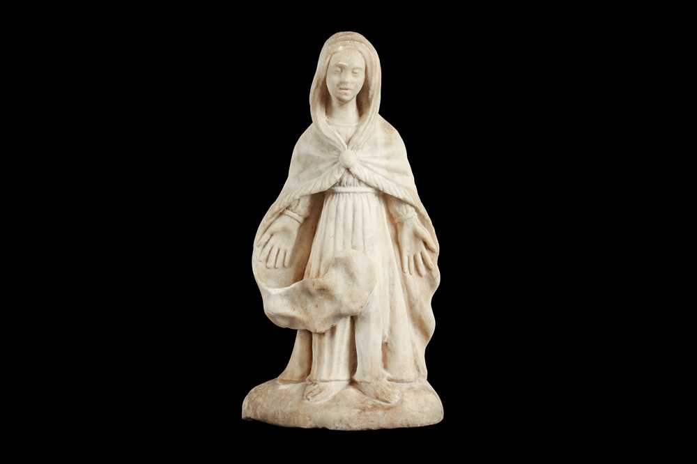 A 17TH CENTURY MARBLE FIGURE OF THE MADONNA, PROBABLY FROM SOUTHERN FRANCE OR SPAIN