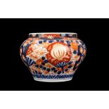 A 19TH CENTURY IMARI PORCELAIN BOWL