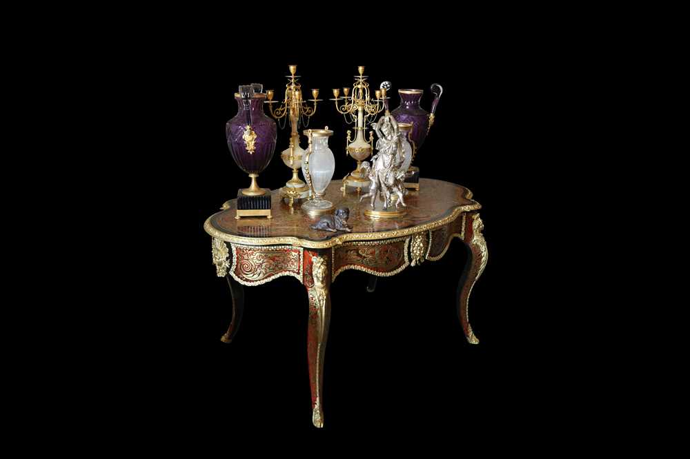 A FINE 19TH CENTURY FRENCH CUT BRASS AND TORTOISESHELL INLAID BOULLE STYLE TABLE - Image 11 of 11