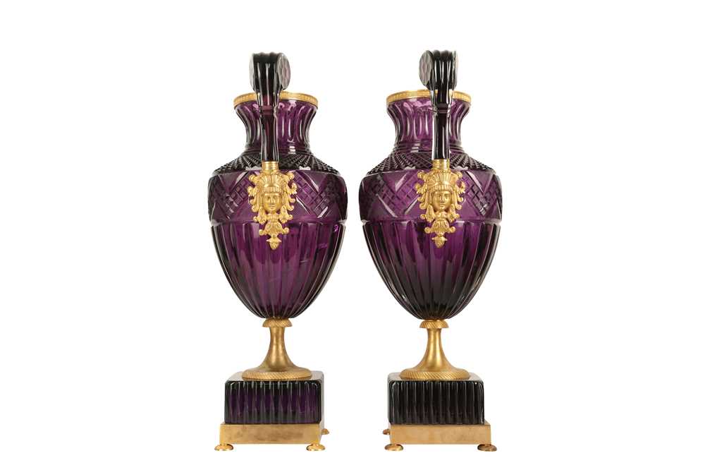 A PAIR OF LARGE 20TH CENTURY RUSSIAN AMETHYST GLASS AND ORMOLU MOUNTED VASES AFTER THE MODEL BY THE - Image 5 of 10