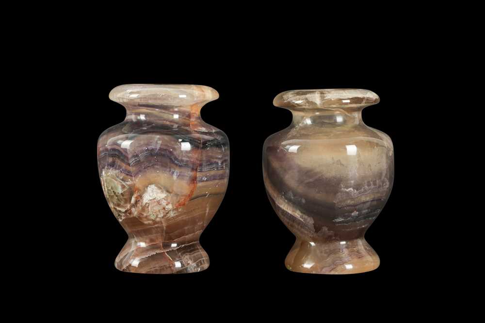 A PAIR OF BANDED AGATE VASES - Image 2 of 6