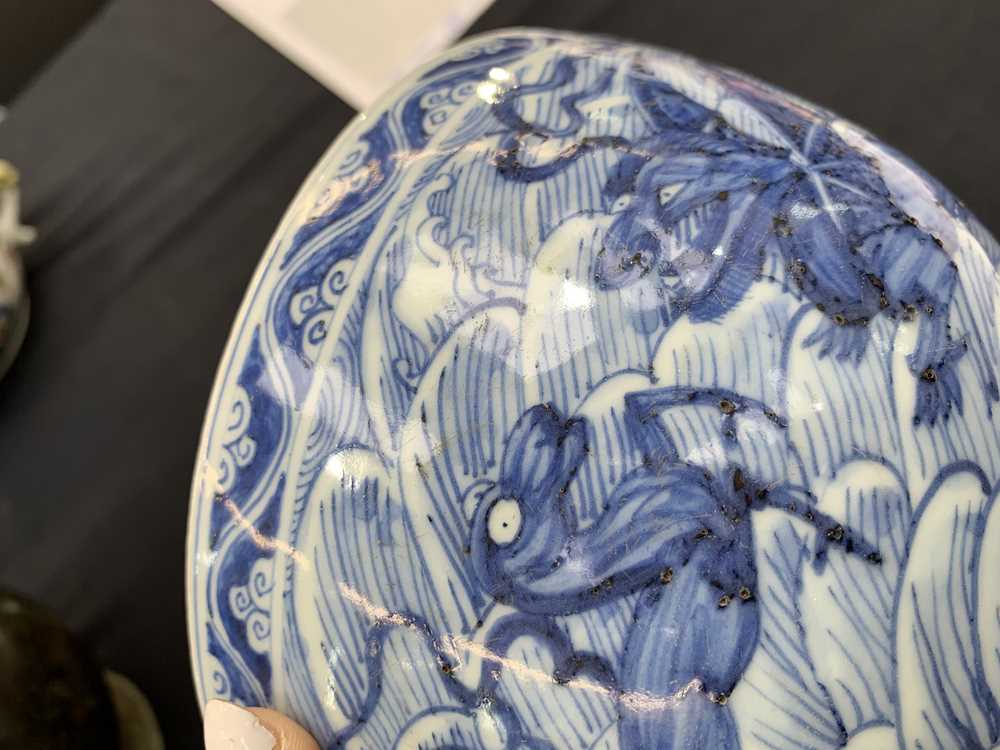 A CHINESE BLUE AND WHITE 'MYTHICAL BEASTS' BOWL. - Image 9 of 17