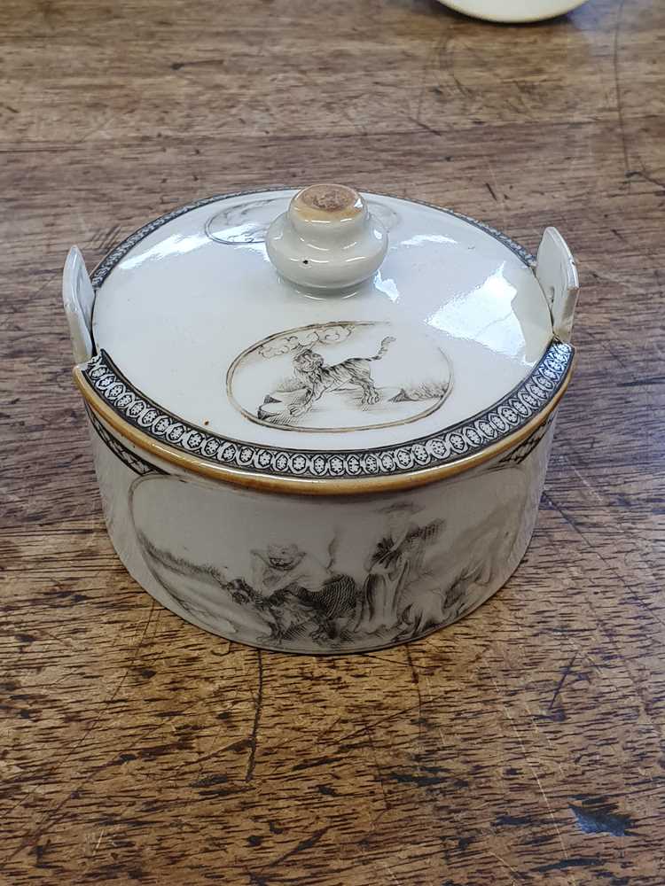 A CHINESE COFFEE POT AND COVER TOGETHER WITH A SUGAR BOWL AND COVER. - Image 10 of 20
