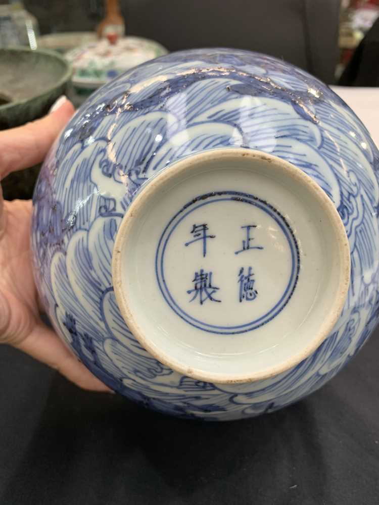 A CHINESE BLUE AND WHITE 'MYTHICAL BEASTS' BOWL. - Image 17 of 17