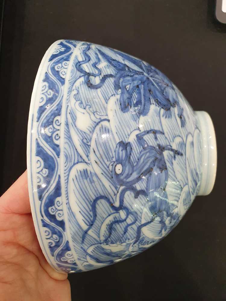 A CHINESE BLUE AND WHITE 'MYTHICAL BEASTS' BOWL. - Image 5 of 17