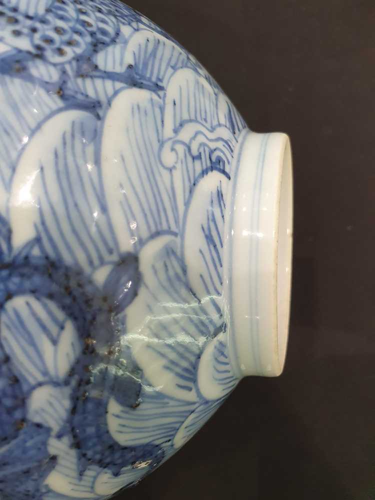 A CHINESE BLUE AND WHITE 'MYTHICAL BEASTS' BOWL. - Image 13 of 17