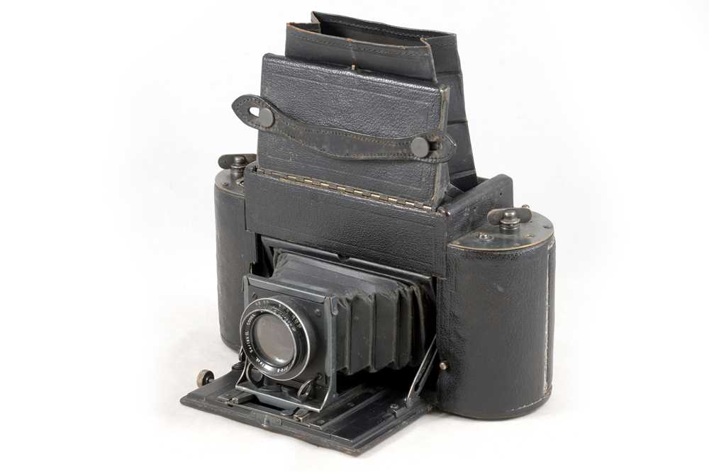 Graflex 1A Roll Film Camera.