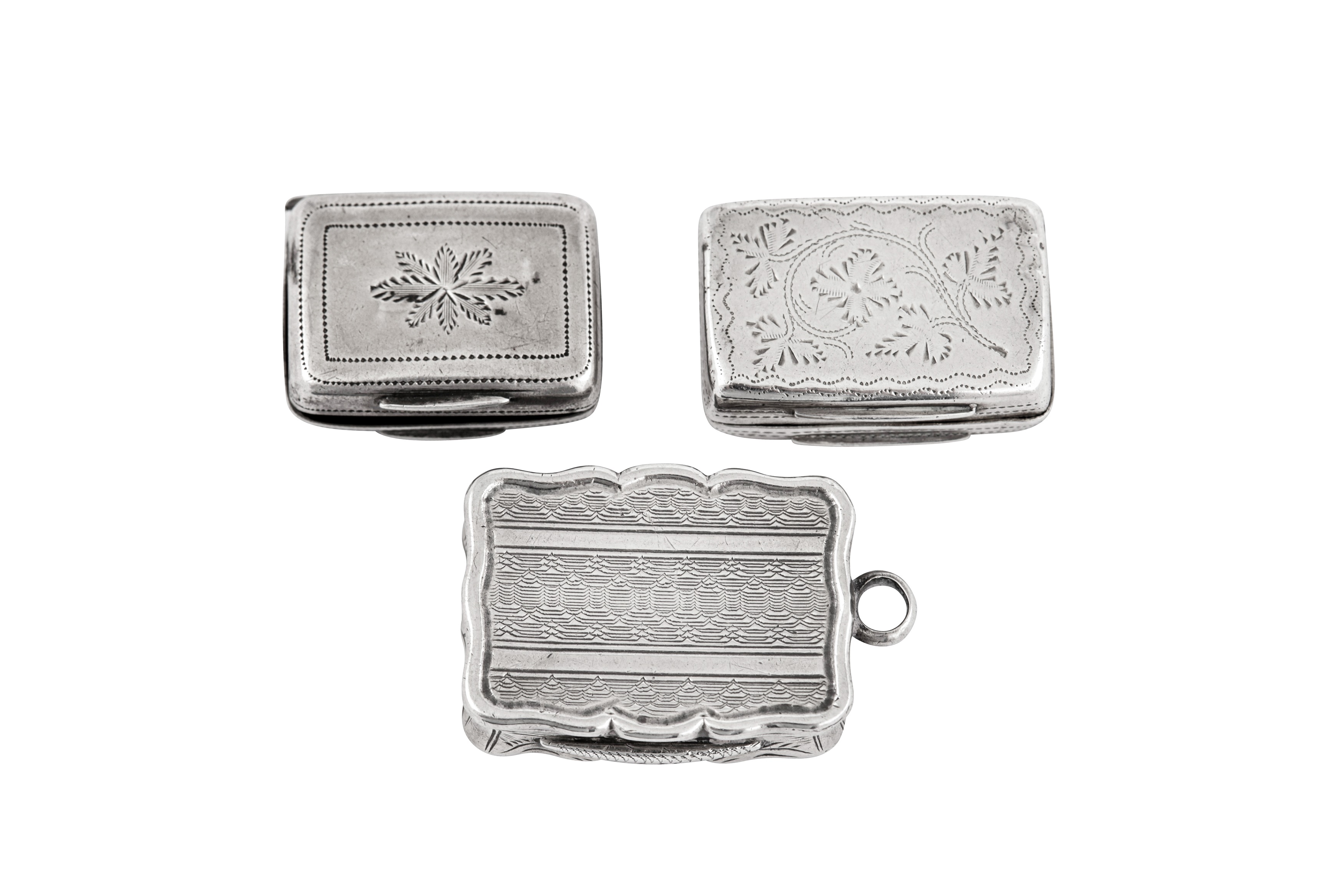 A mixed group including a George IV sterling silver vinaigrette, Birmingham 1820 by Lawrence and Co - Image 3 of 6