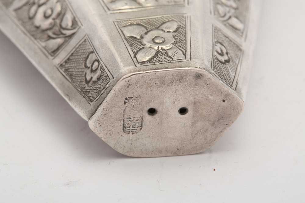 An early 20th century Chinese Export unmarked silver belt, Hong Kong circa 1910 - Image 5 of 7