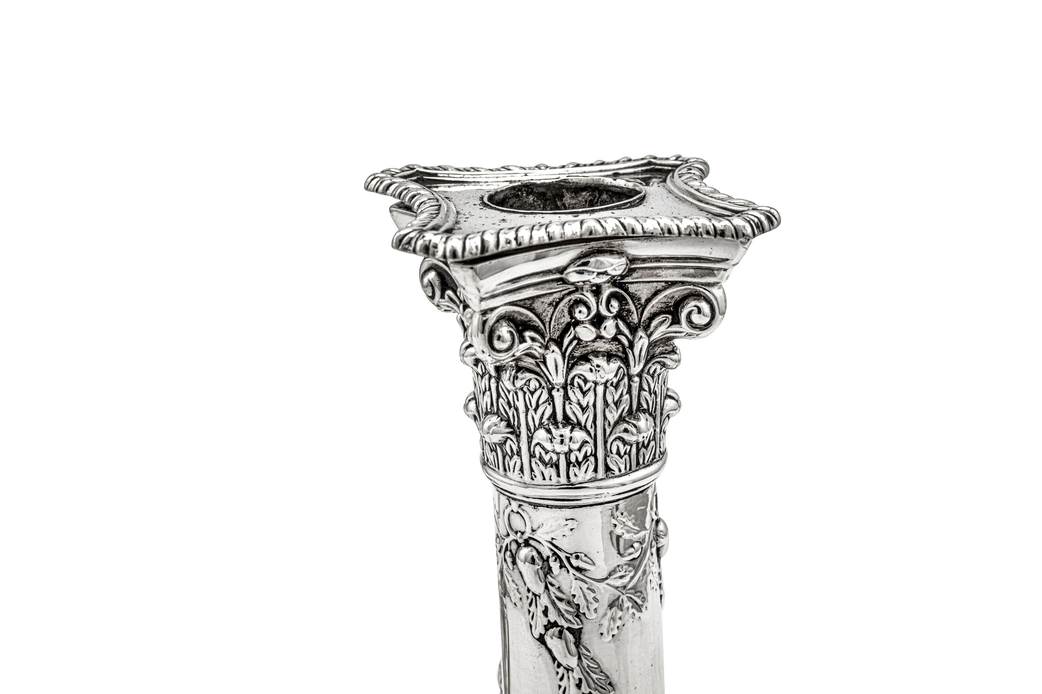 A pair of Victorian sterling silver candlesticks, London 1899 by Thomas Bradbury and Sons - Image 4 of 7