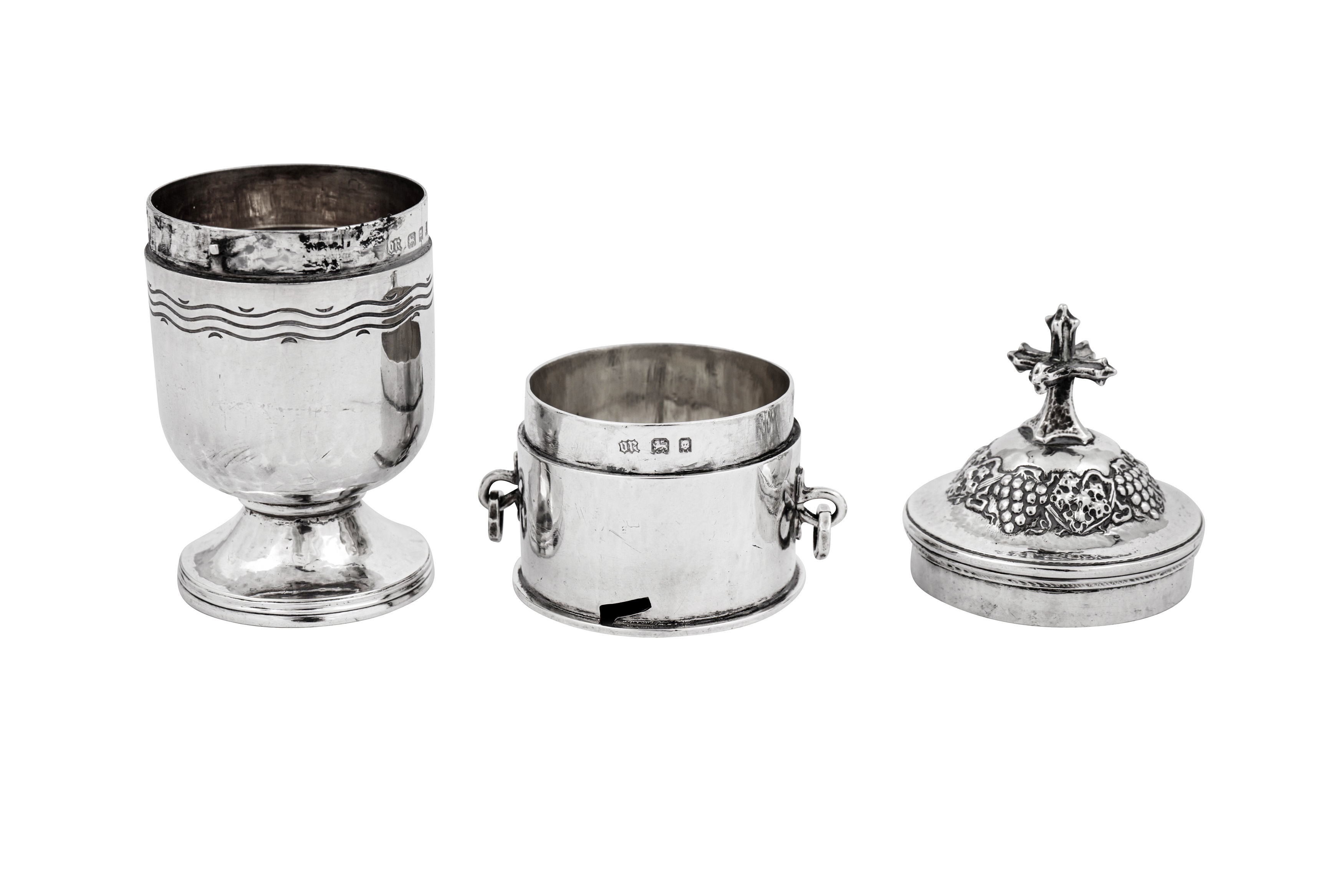 A George V ‘Arts and Crafts’ sterling silver ecclesiastical viaticum, London 1933 by Omar Ramsden (1 - Image 2 of 2