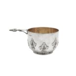 An Edwardian sterling silver porringer bowl, London 1903 by Goldsmiths and Silversmiths