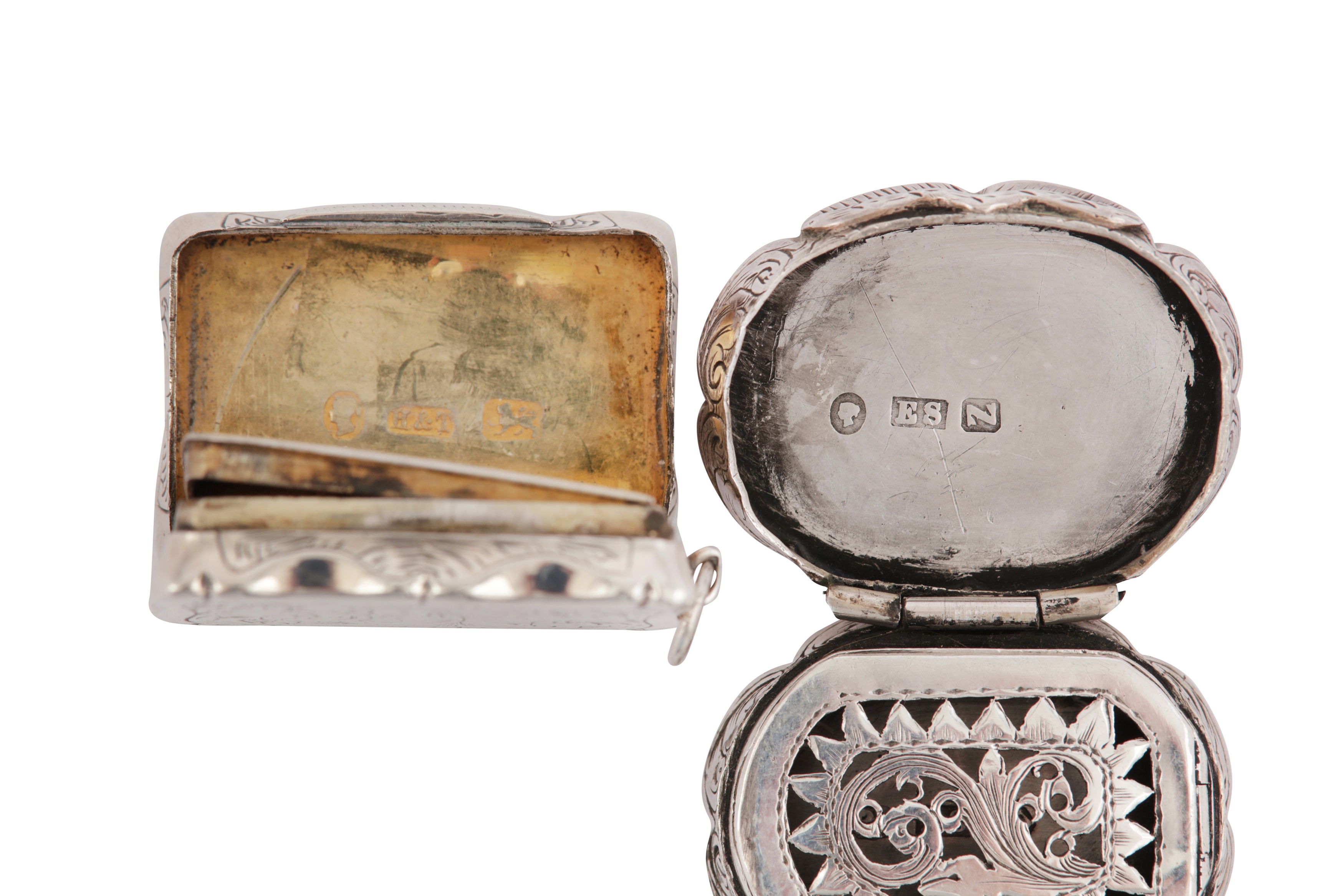 A Victorian sterling silver vinaigrette, Birmingham 1848 by Edward Smith - Image 3 of 4