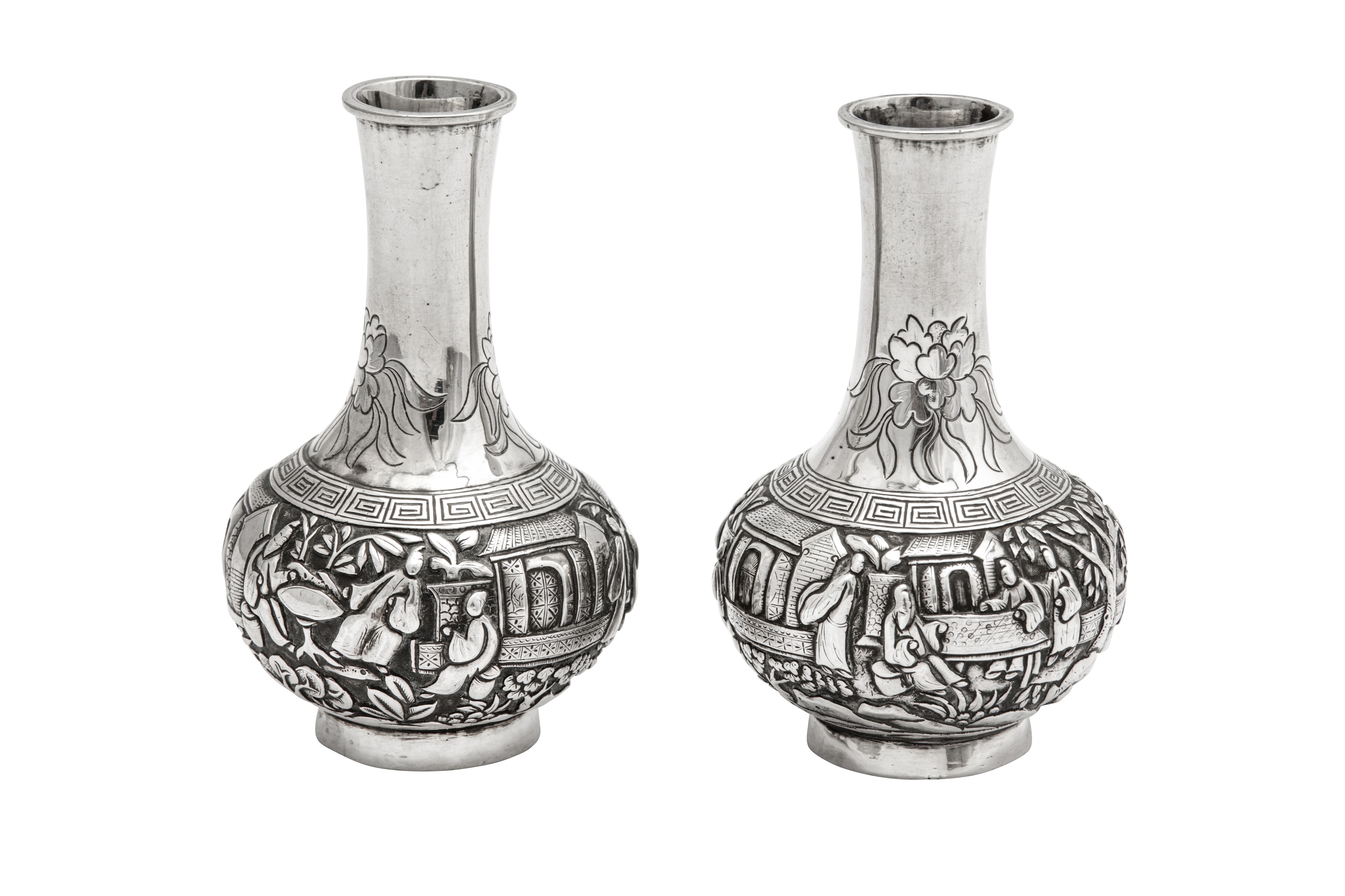 A pair of late 19th / early 20th century Chinese Export silver miniature vases, Canton circa 1900, r - Image 2 of 3