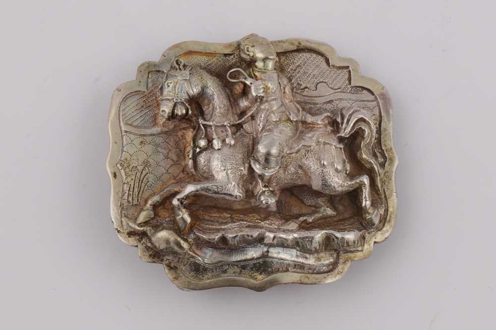 An early to mid-20th century Burmese unmarked silver buckle, possibly Thayetmyo circa 1920-40 - Image 3 of 5