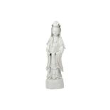 A CHINESE BLANC DE CHINE FIGURE OF GUANYIN, 18/19TH CENTURY