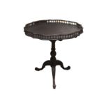 A GEORGE III STYLE MAHOGANY BIRDCAGE TILT TOP TABLE, 20TH CENTURY