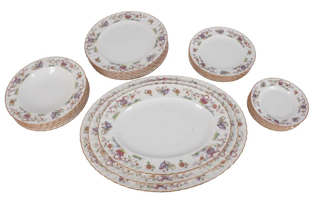 A ROYAL WORCESTER BONE CHINA PART DINNER SERVICE IN THE PEKIN PATTERN - Image 2 of 5