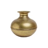 AN INDIAN BRASS LOTA VASE, LATE 19TH/EARLY 20TH CENTURY