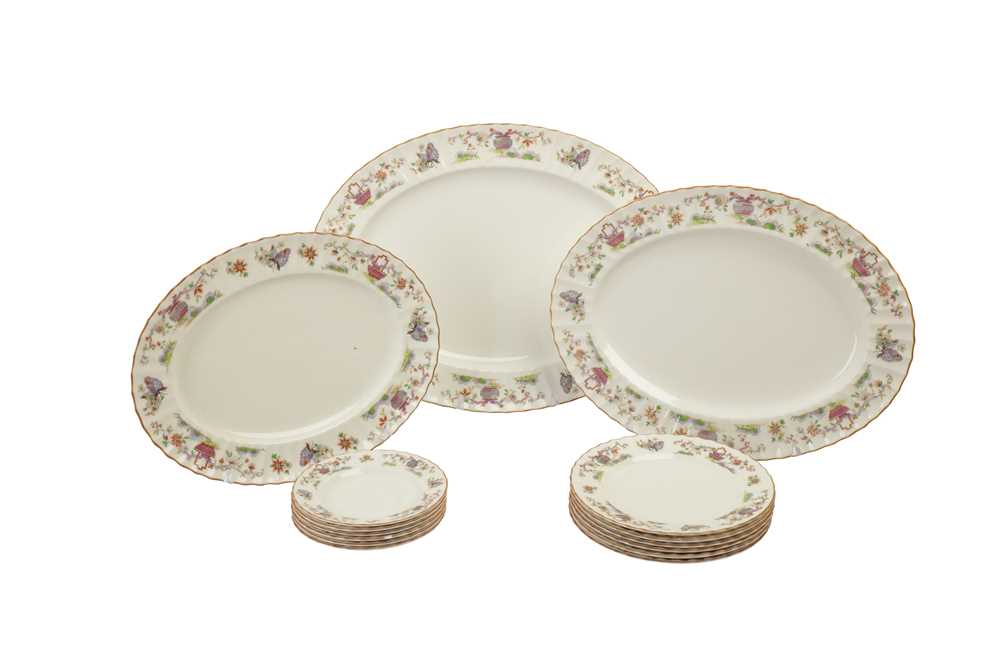 A ROYAL WORCESTER BONE CHINA PART DINNER SERVICE IN THE PEKIN PATTERN - Image 5 of 5