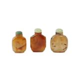 THREE CHINESE AGATE SNUFF BOTTLES.