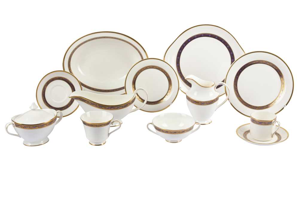 A ROYAL DOULTON BONE CHINA PART DINNER/TEA SERVICE