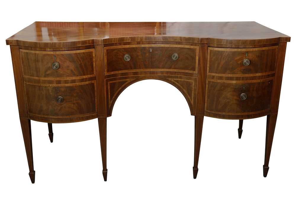AN EARLY 19TH CENTURY STRUNG MAHOGANY AND CROSSBANDED CONCAVE FRONTED SIDEBOARD