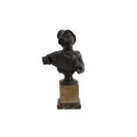 A LATE 19TH / EARLY 20TH CENTURY BRONZE HALF LENGTH FIGURE OF A MAN PLAYING AN ACCORDIAN