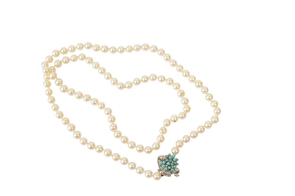 A CULTURED PEARL NECKLACE