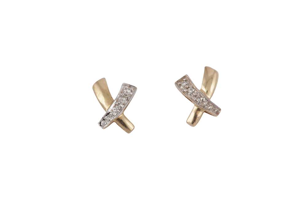 A PAIR OF DIAMOND EARSTUDS