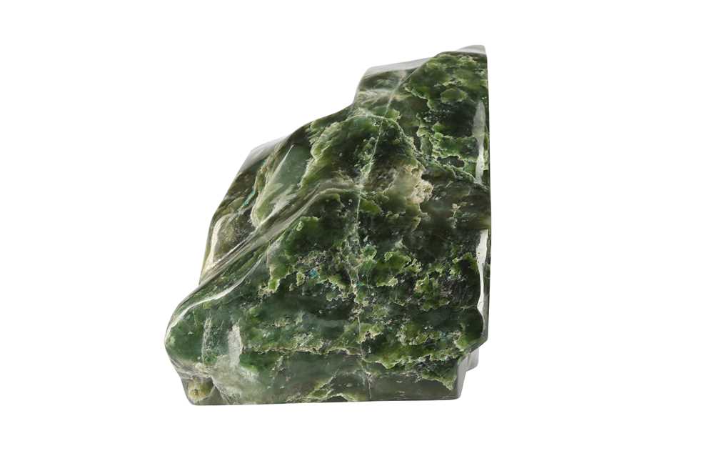 AN EXCEPTIONALLY LARGE BOULDER OF POLISHED JADE, PAKISTAN - Image 6 of 6