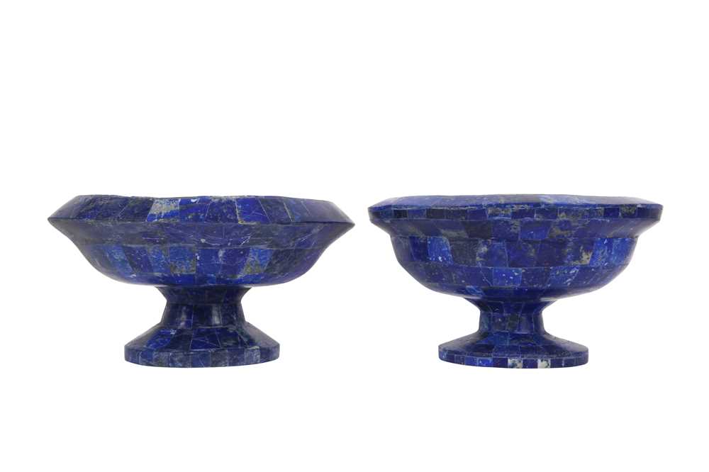 A PAIR OF NEO-CLASSICAL STYLE LAPIS LAZULI VENEERED TAZZAS