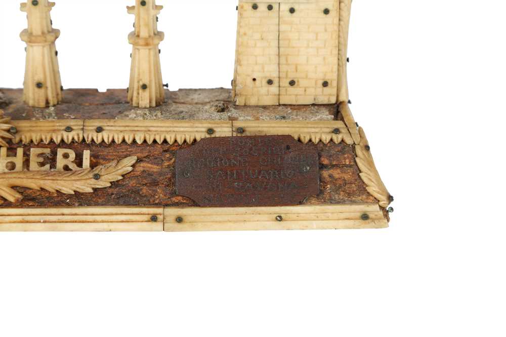 AN ITALIAN WW1 PERIOD CARVED BONE AND WOOD PRISONER OF WAR MODEL OF A RAILWAY BRIDGE DATED 1918 - Image 3 of 6