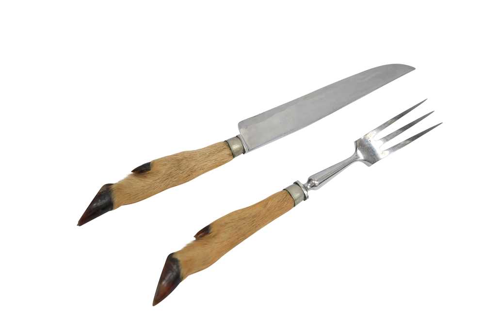 TAXIDERMY: ROE DEER HOOF HANDLED CUTLERY PAIR, MID 20TH CENTURY