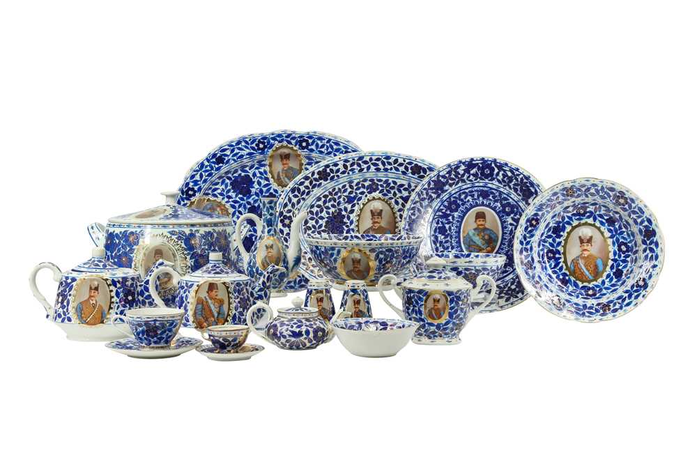 A MIXED SET OF COMMEMORATIVE BLUE AND WHITE PORCELAIN SERVICES MADE FOR THE PERSIAN MARKET Central A - Image 10 of 11